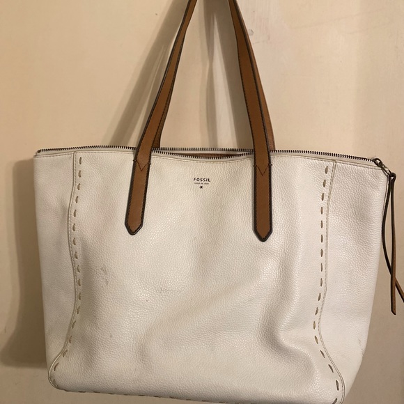 Purse-used, good condition, minor scuffs on outside n. but not too noticeable. - Picture 1 of 4